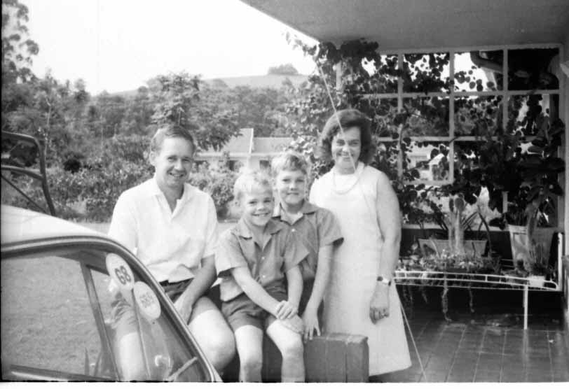 Enfin Ultimo (Faai) en Vera met hun zonen in 1968